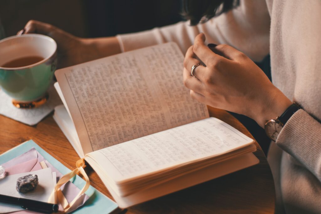 input-output-gap-active-learner 通訳者でありながら現在も新しい言語を学び続ける大人の学習者のイメージ